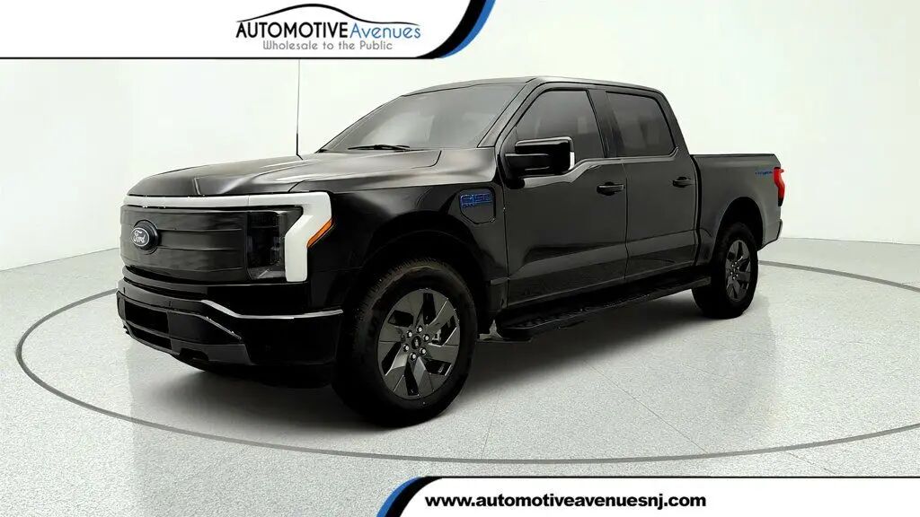 2025 Ford F-150 Lightning Lariat — photo 1 of 13