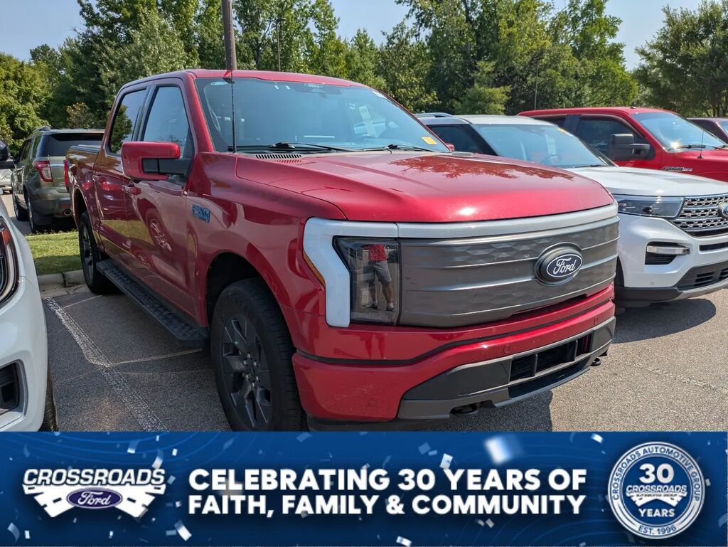 2024 Ford F-150 Lightning Lariat — photo 1 of 37
