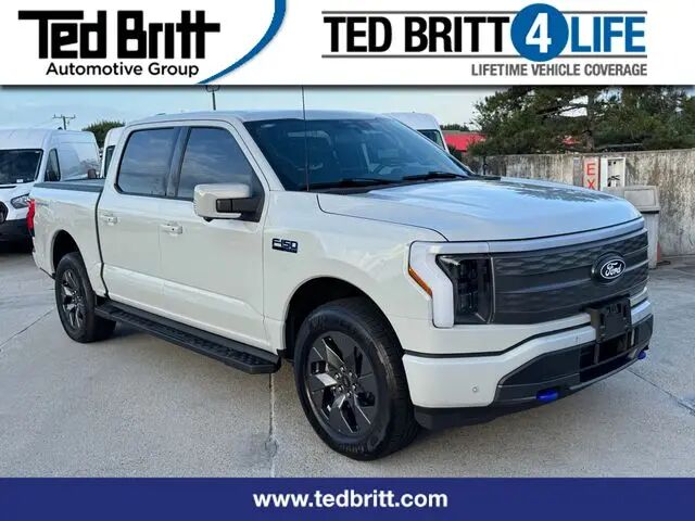 2024 Ford F-150 Lightning Lariat — photo 1 of 13