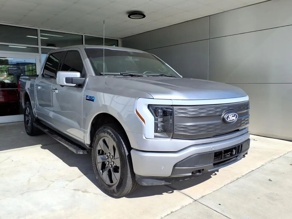 2024 Ford F-150 Lightning Lariat — photo 1 of 13