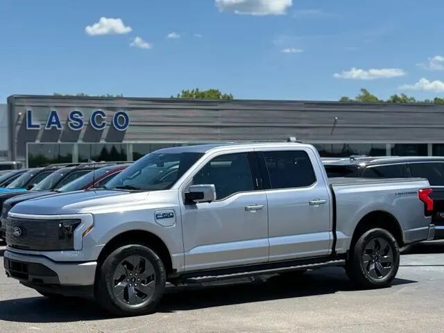 2025 Ford F-150 Lightning Lariat — photo 1 of 8