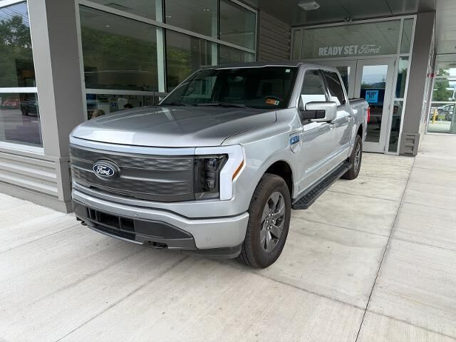 2024 Ford F-150 Lightning Lariat — photo 1 of 25