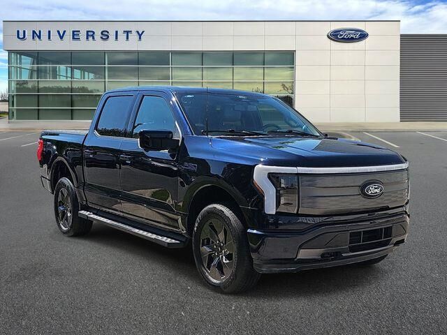 2025 Ford F-150 Lightning Lariat — photo 1 of 13