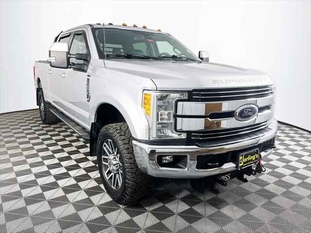 2017 Ford F-250 Super Duty Lariat — photo 1 of 11