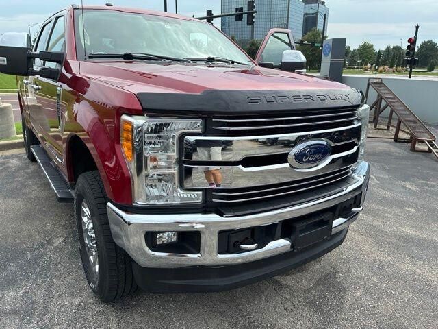 2017 Ford F-250 Super Duty Lariat — photo 1 of 13