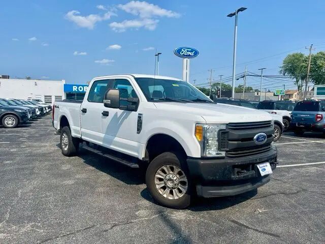 2017 Ford F-250 Super Duty Platinum — photo 1 of 9