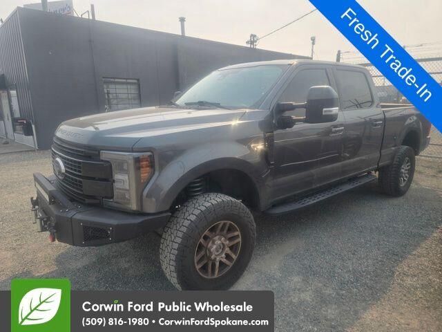 2017 Ford F-250 Super Duty Lariat — photo 1 of 36