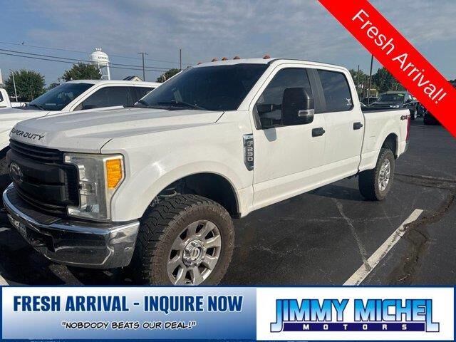2017 Ford F-250 Super Duty Platinum — photo 1 of 40