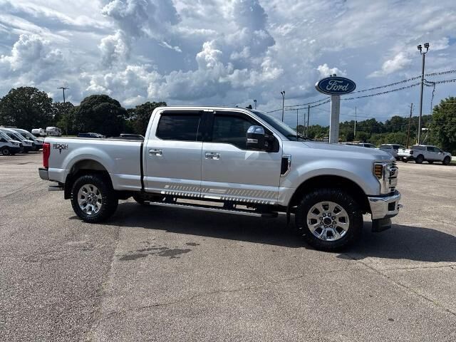 2019 Ford F-250 Super Duty Lariat — photo 1 of 32