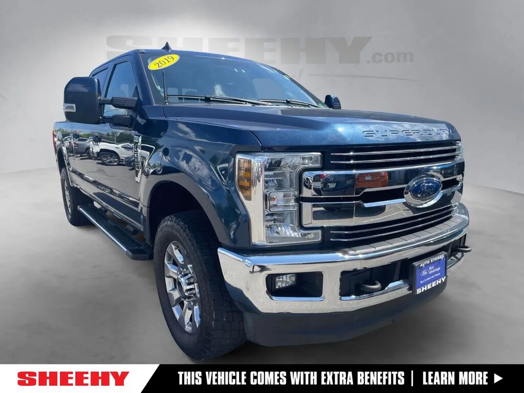 2019 Ford F-250 Super Duty Lariat — photo 1 of 28