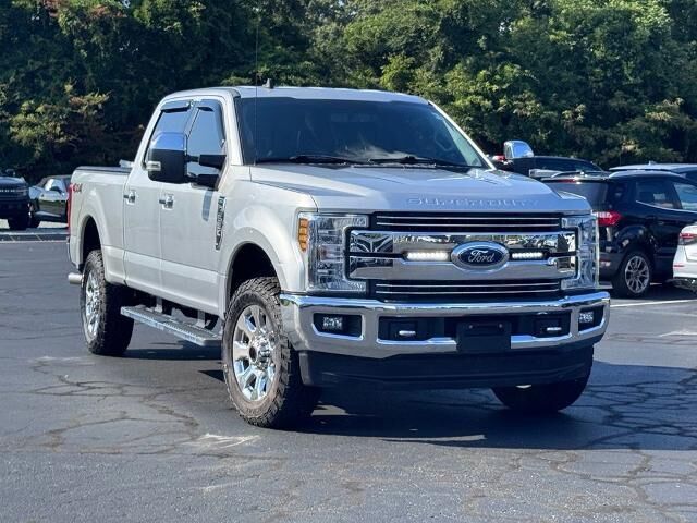 2019 Ford F-250 Super Duty Lariat — photo 1 of 39