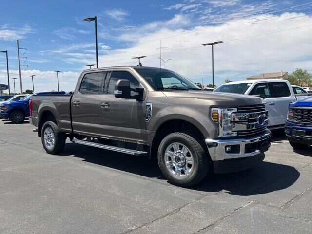 2019 Ford F-250 Super Duty Lariat — photo 1 of 29