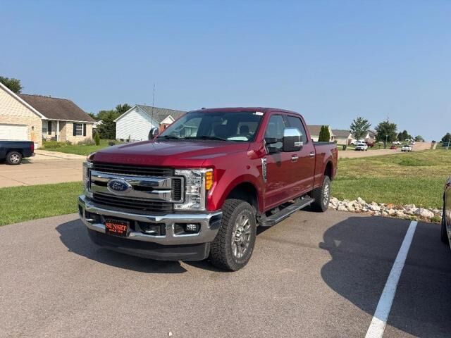 2017 Ford F-250 Super Duty XLT — photo 1 of 8