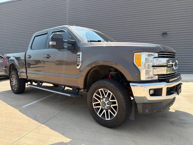 2017 Ford F-250 Super Duty Lariat — photo 1 of 25