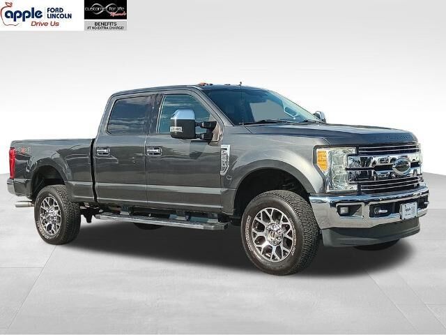 2017 Ford F-250 Super Duty Lariat — photo 1 of 39