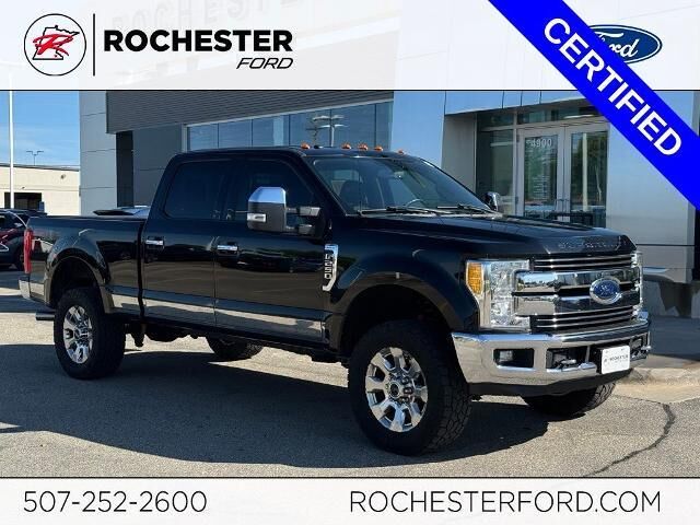 2017 Ford F-250 Super Duty Lariat — photo 1 of 26