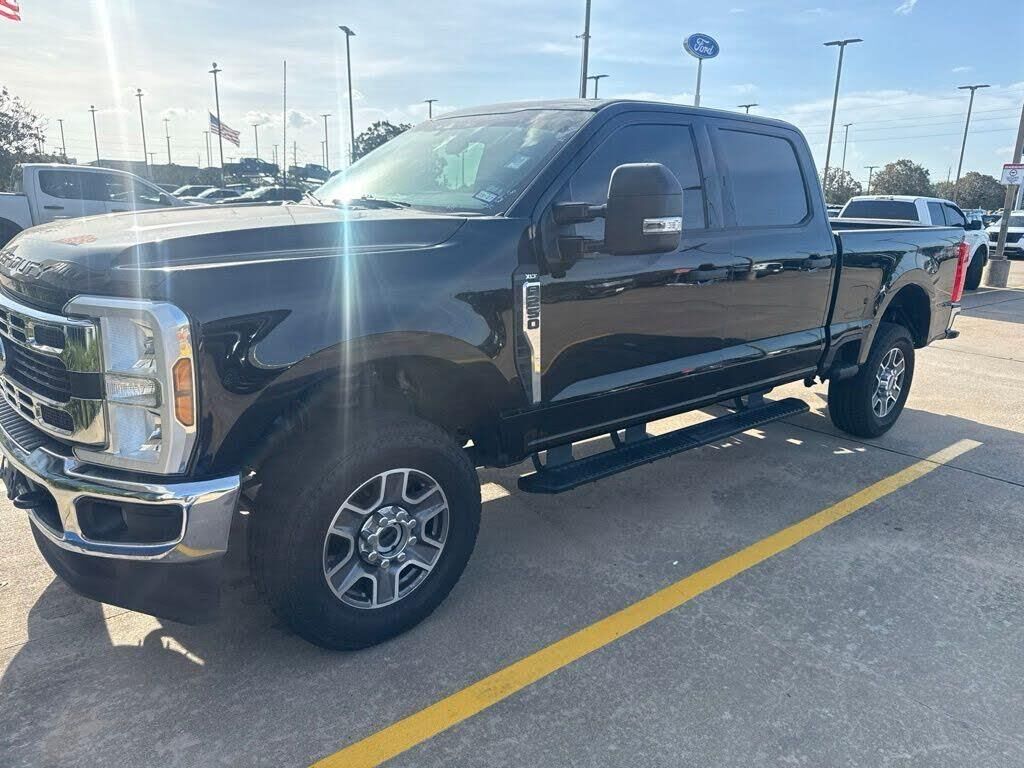 2025 Ford F-250 Super Duty XLT — photo 1 of 5