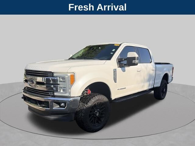 2017 Ford F-250 Super Duty Lariat — photo 1 of 22
