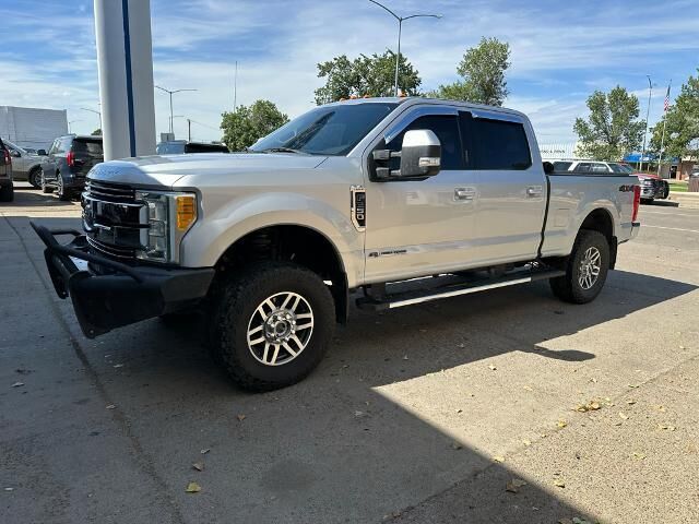 2017 Ford F-250 Super Duty Lariat — photo 1 of 13