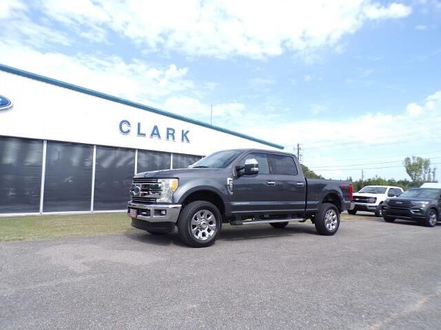2017 Ford F-250 Super Duty Lariat — photo 1 of 13