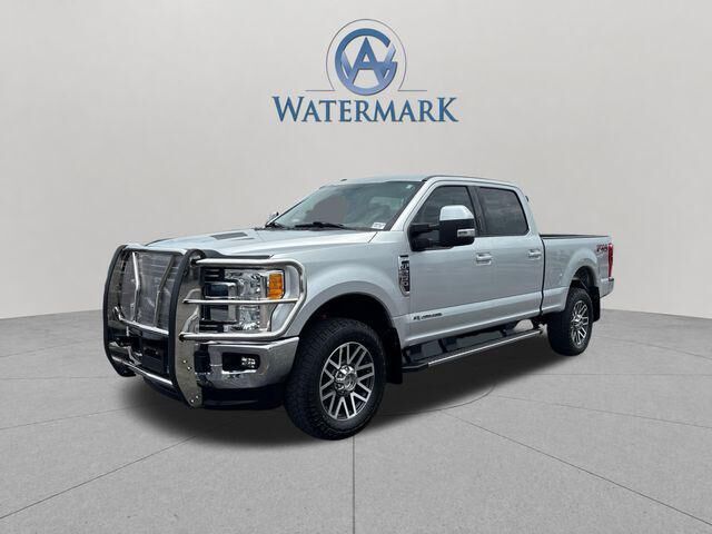 2017 Ford F-250 Super Duty Lariat — photo 1 of 26