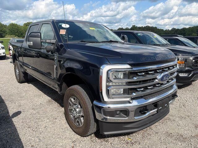 2024 Ford F-250 Super Duty Lariat — photo 1 of 39