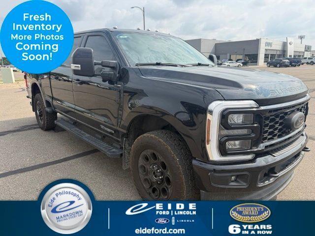 2025 Ford F-250 Super Duty Lariat — photo 1 of 24