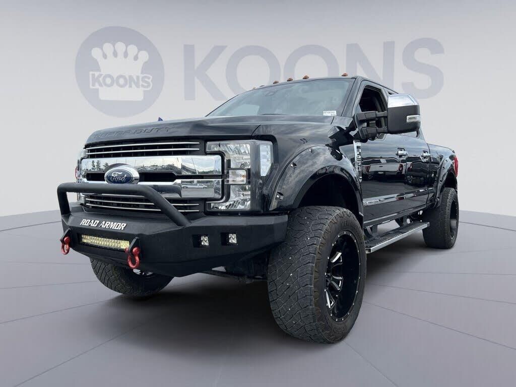 2017 Ford F-250 Super Duty Lariat — photo 1 of 3