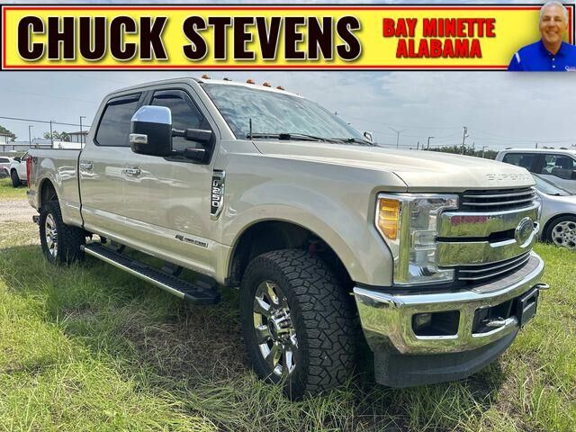 2017 Ford F-250 Super Duty Lariat — photo 1 of 12