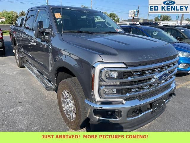 2025 Ford F-250 Super Duty Lariat — photo 1 of 39