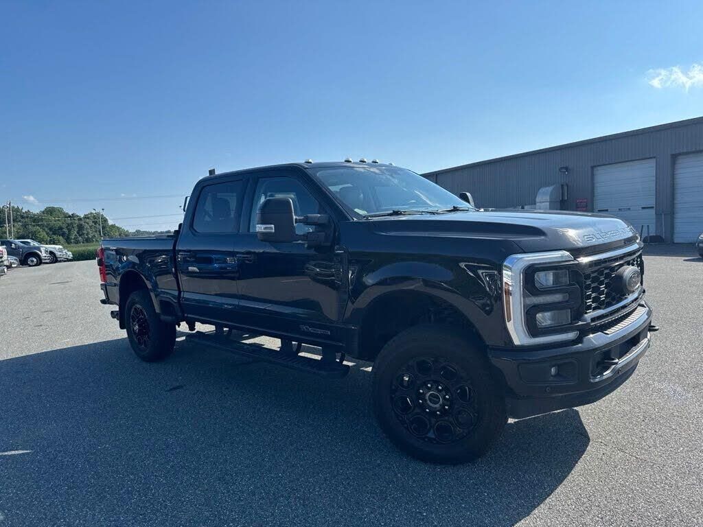 2025 Ford F-250 Super Duty Lariat — photo 1 of 27