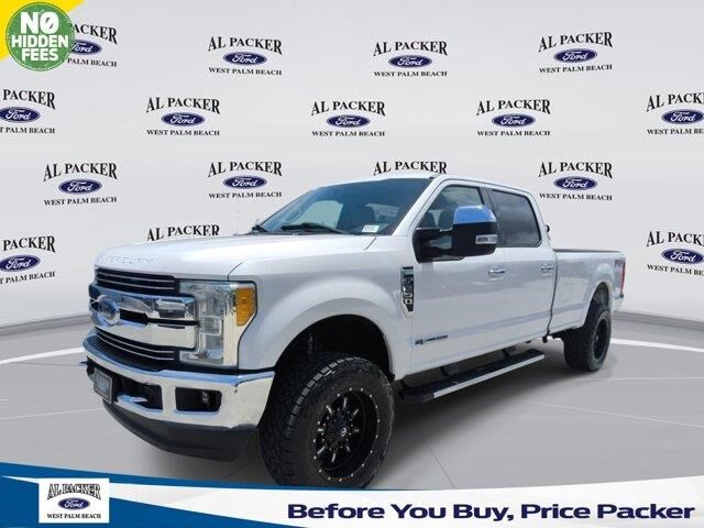 2017 Ford F-250 Super Duty Lariat — photo 1 of 11
