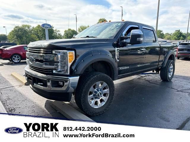 2017 Ford F-250 Super Duty Lariat — photo 1 of 13