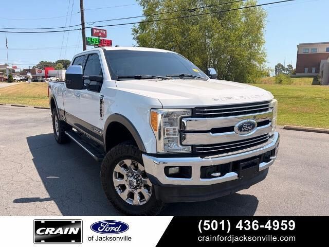 2017 Ford F-250 Super Duty Lariat — photo 1 of 13
