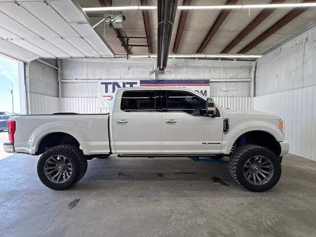 2017 Ford F-250 Super Duty Platinum — photo 1 of 13