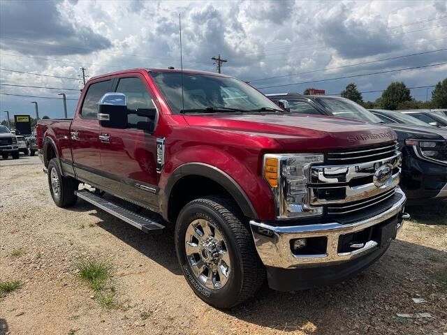 2017 Ford F-250 Super Duty Lariat — photo 1 of 4