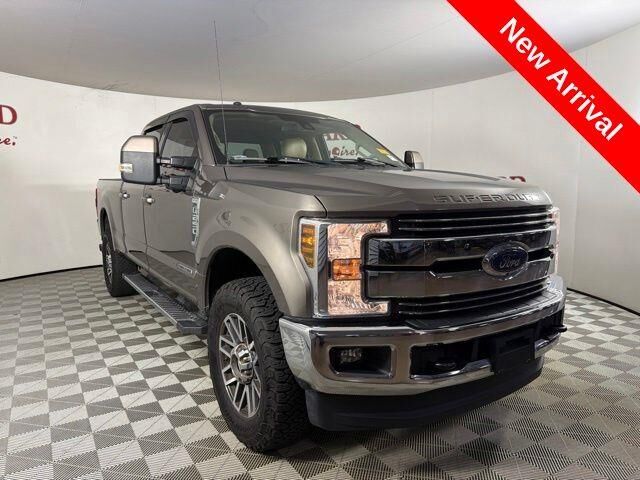 2018 Ford F-250 Super Duty Lariat — photo 1 of 26