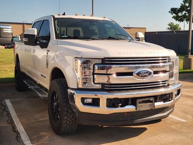2019 Ford F-250 Super Duty Lariat — photo 1 of 13