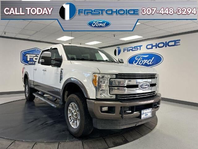 2017 Ford F-250 Super Duty Lariat — photo 1 of 13