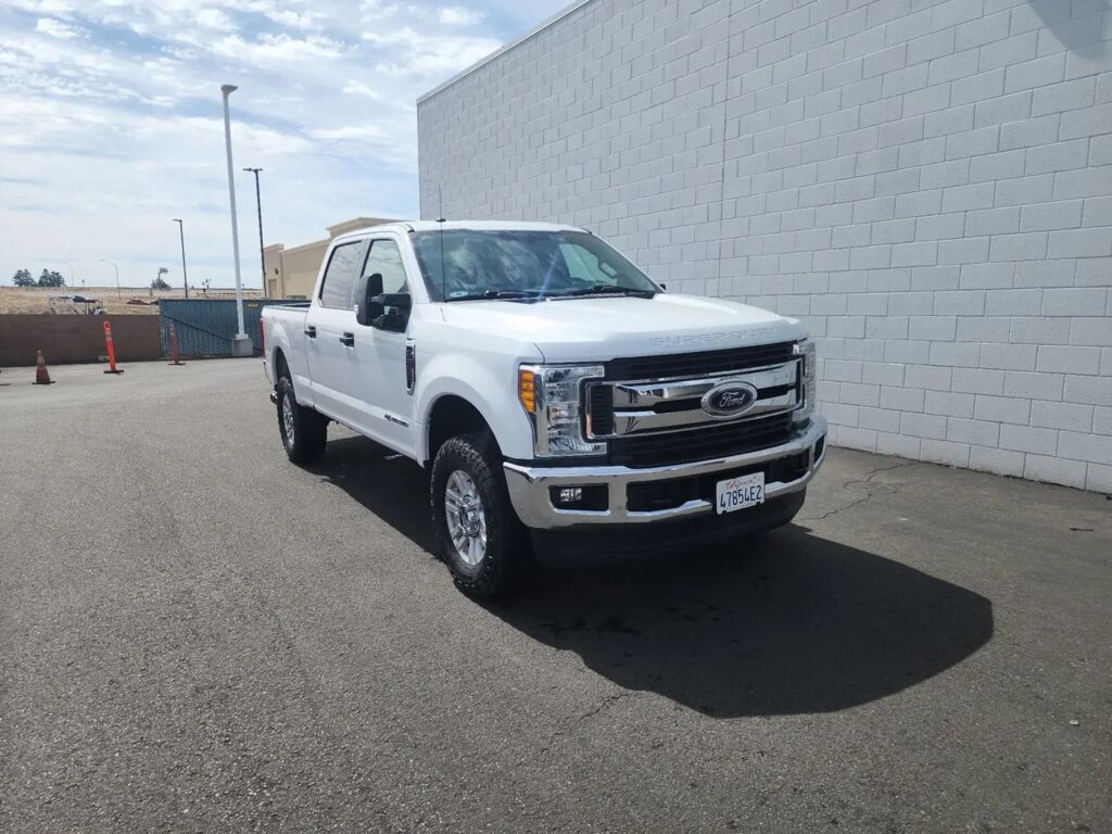 2017 Ford F-250 Super Duty XLT — photo 1 of 10