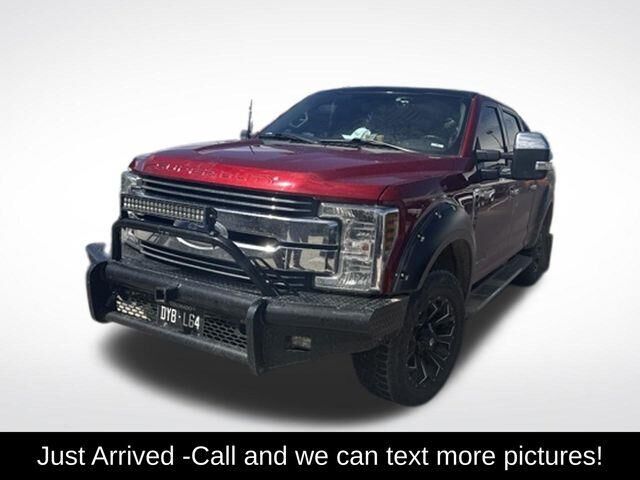 2017 Ford F-250 Super Duty Lariat — photo 1 of 26