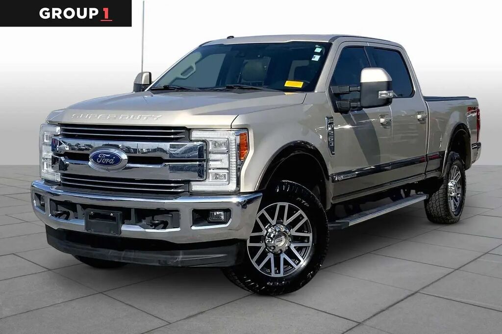 2017 Ford F-250 Super Duty Lariat — photo 1 of 13