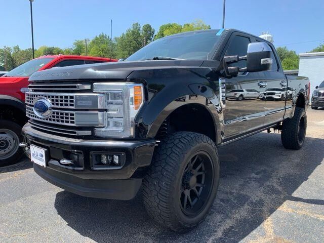 2018 Ford F-250 Super Duty Limited — photo 1 of 2