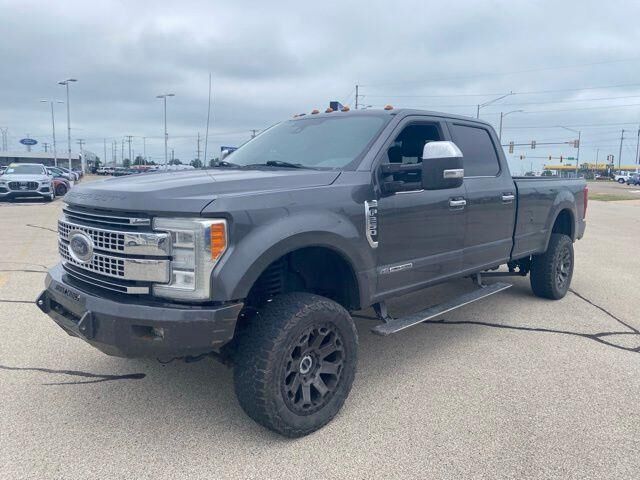 2017 Ford F-250 Super Duty Platinum — photo 1 of 14
