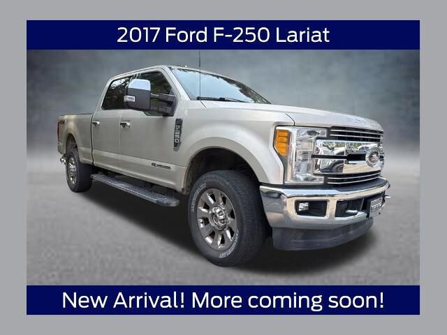 2017 Ford F-250 Super Duty Lariat — photo 1 of 26