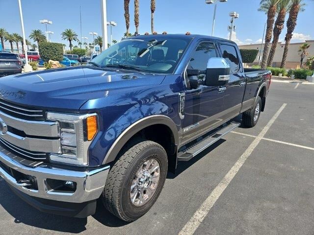 2019 Ford F-250 Super Duty Lariat — photo 1 of 26