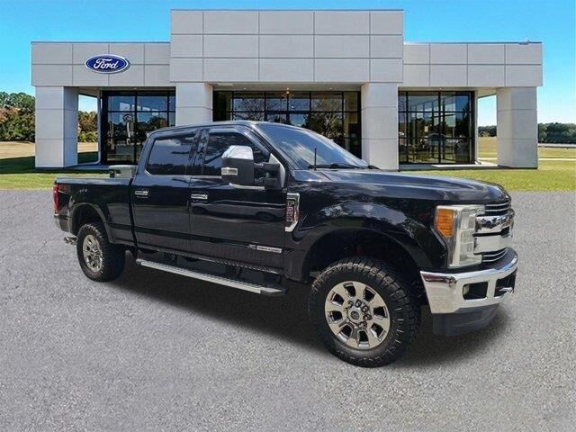 2017 Ford F-250 Super Duty Lariat — photo 1 of 13
