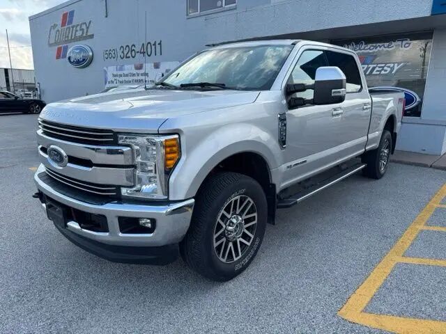 2017 Ford F-250 Super Duty Lariat — photo 1 of 38