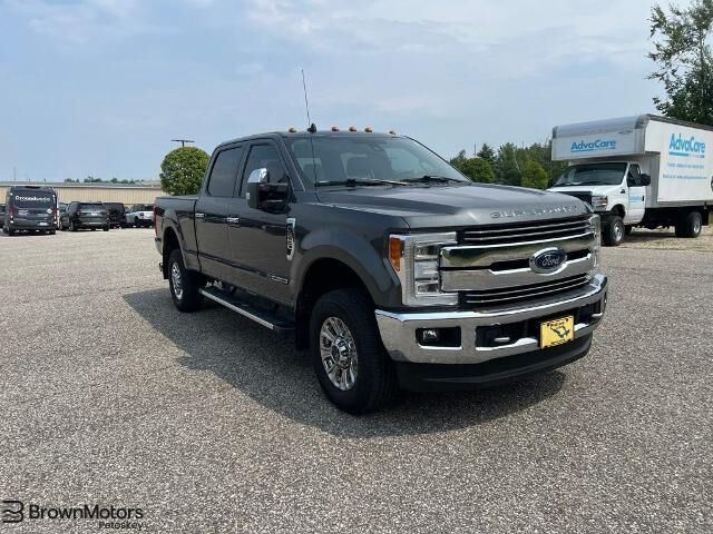 2019 Ford F-250 Super Duty Lariat — photo 1 of 26