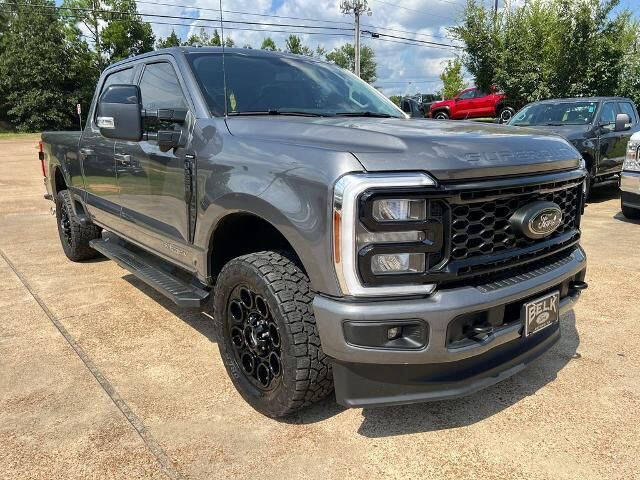 2025 Ford F-250 Super Duty Lariat — photo 1 of 26